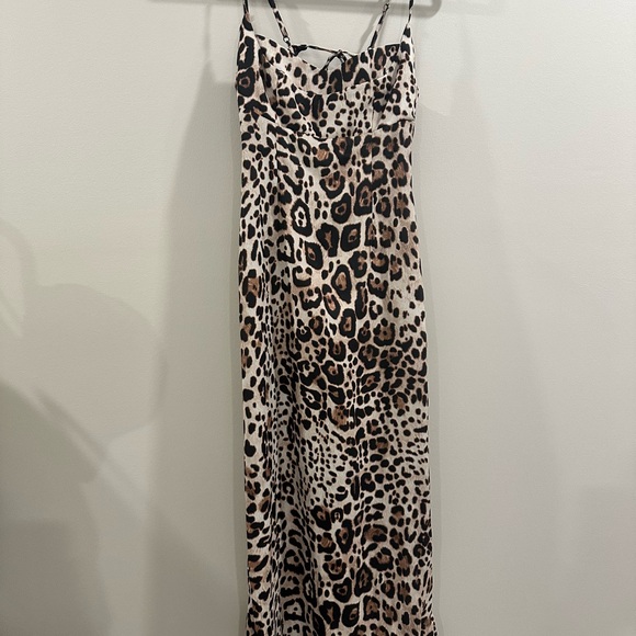 swerve through midi dress Middle Of Nowhere Midi Dress